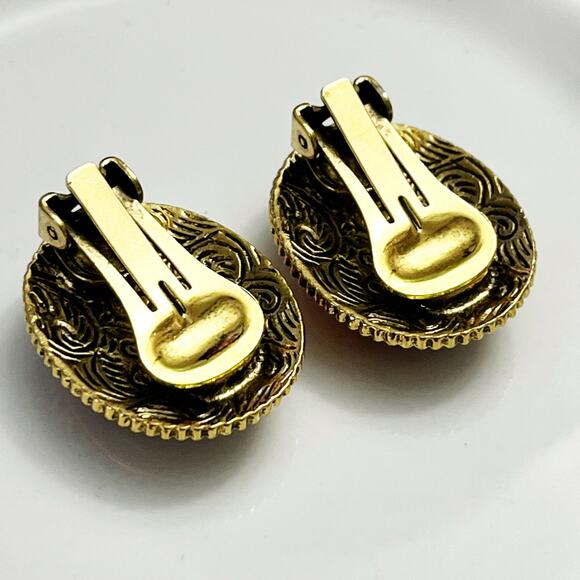 1928 Brand Vintage Red Cabochon Oval Clip Earrings - Picture 4 of 5